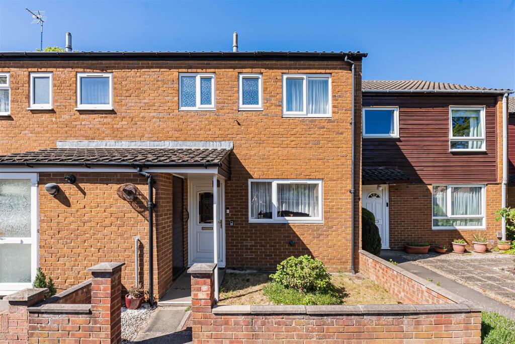 3-bed terraced on The Knoll, Hertford, £350,000
