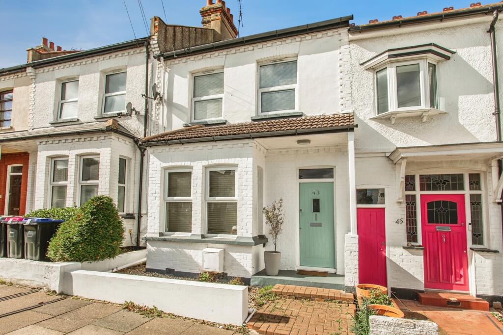 Main image of property: Sandown Avenue, Westcliff-on-Sea, Essex, SS0