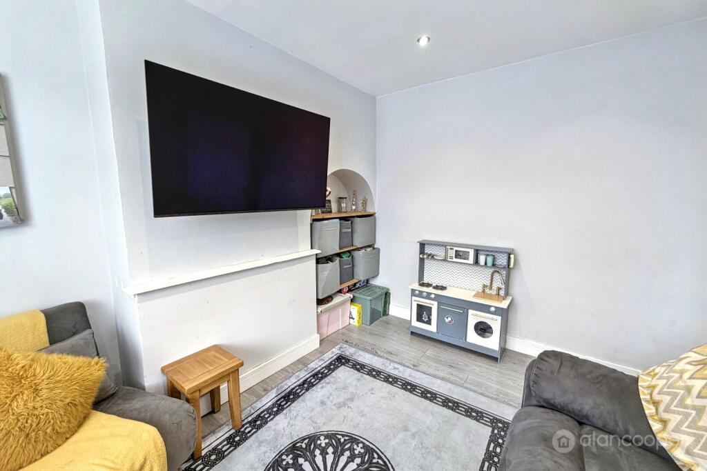 House in Nuneaton and Bedworth, Warwickshire - View 4