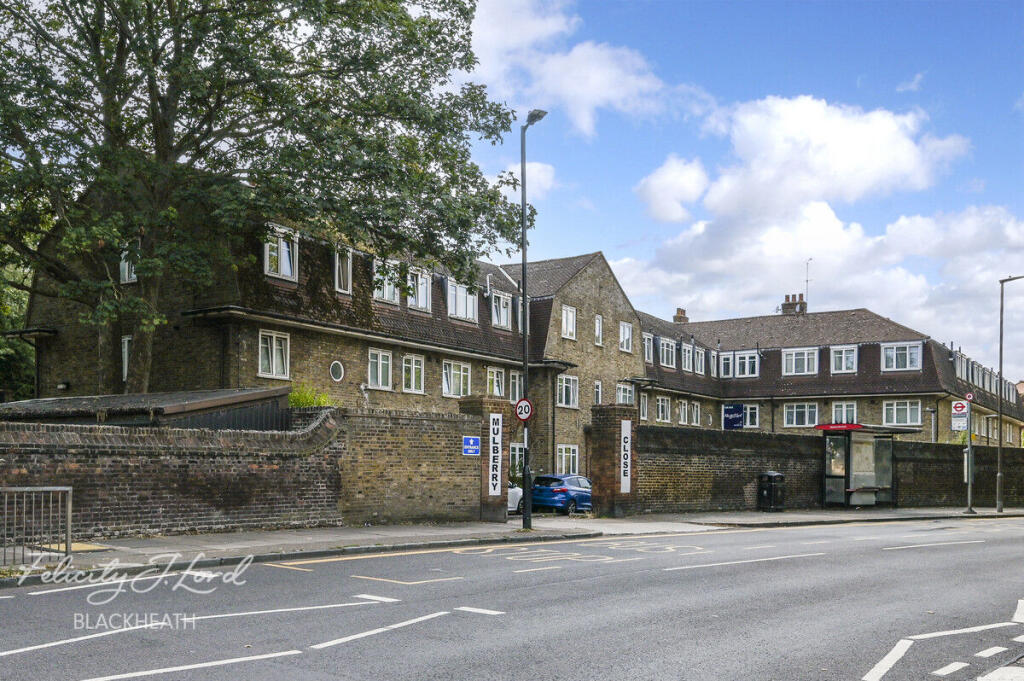 1-bed flat on Charlton Park Road, London, £240,000