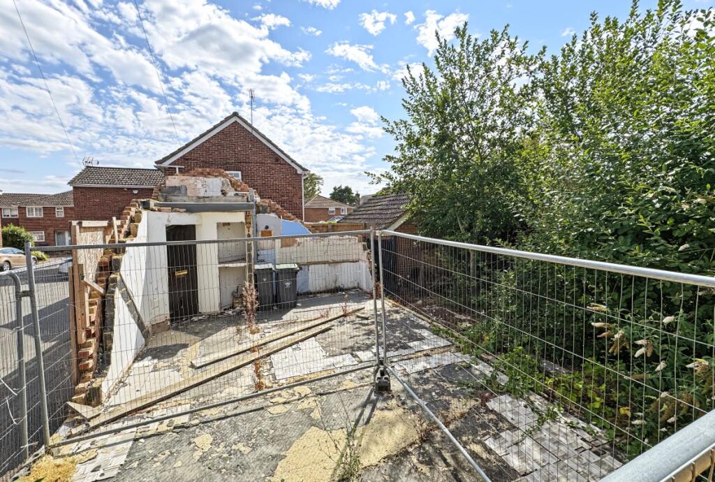 Main image of property: 25 Spencer Close, Stansted Mountfitchet, Essex, CM24 8AN