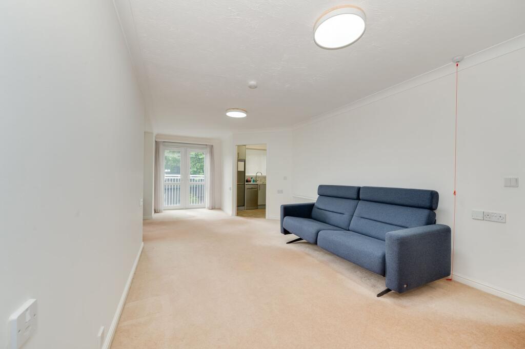 2-bed flat on Bartin Close, Ecclesall, S11, £200,000
