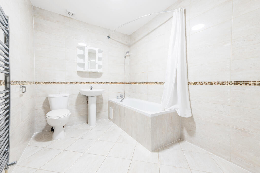 Apartment in Bromley - View 3