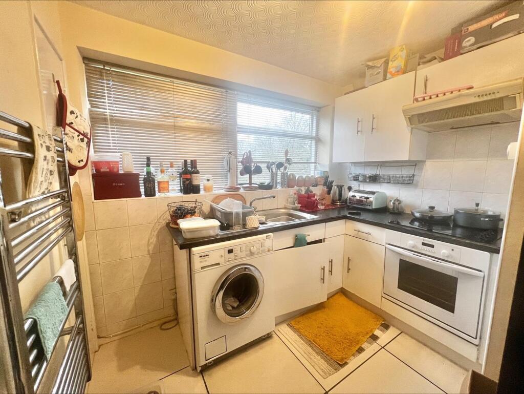 Apartment in Sandwell, West Midlands - View 4