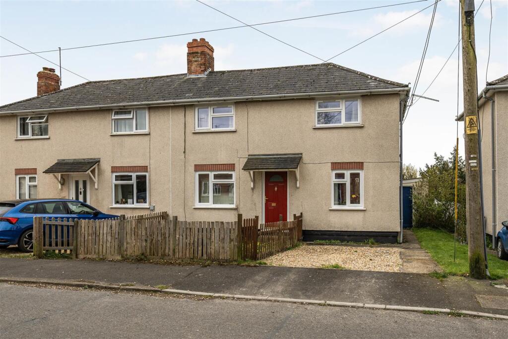 1-bed flat on 31B, The Crescent, Pewsey, £138,000