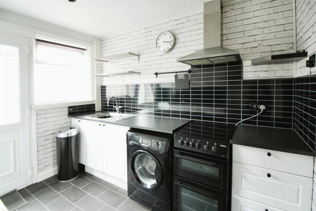 Stanks Drive, Swarcliffe, Leeds photo 4