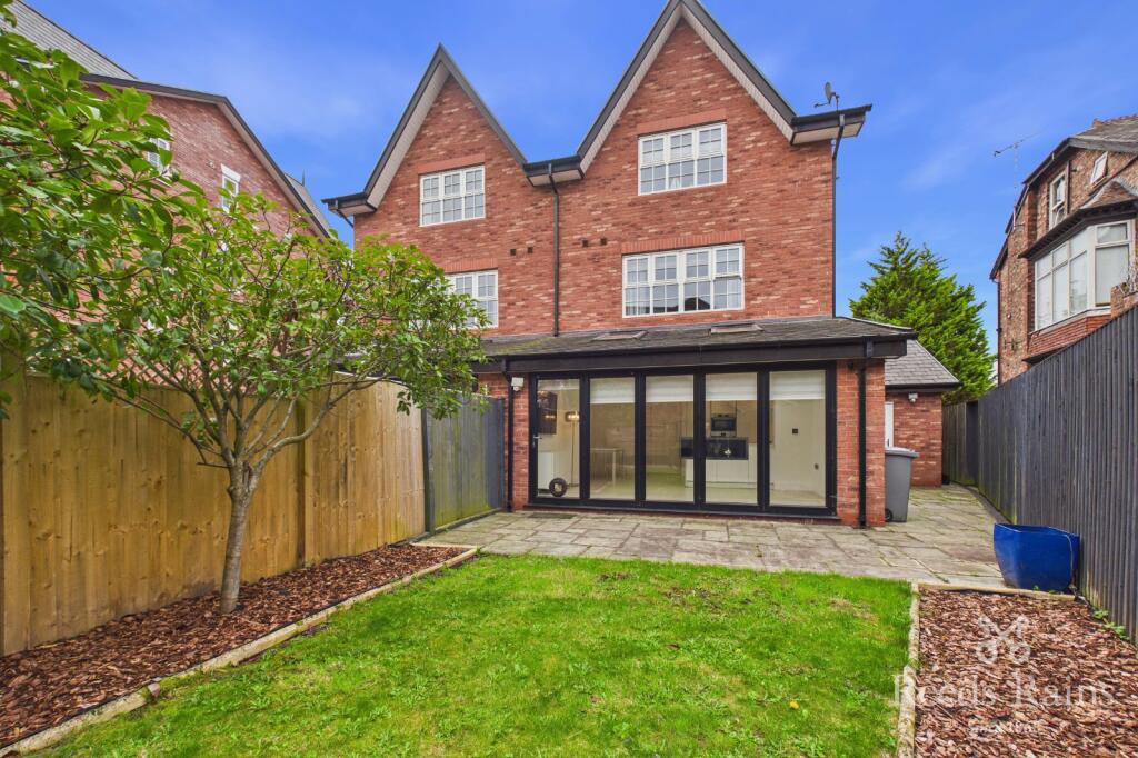 Hazelmere Gardens, Sale, Greater Manchester, M33 photo 4