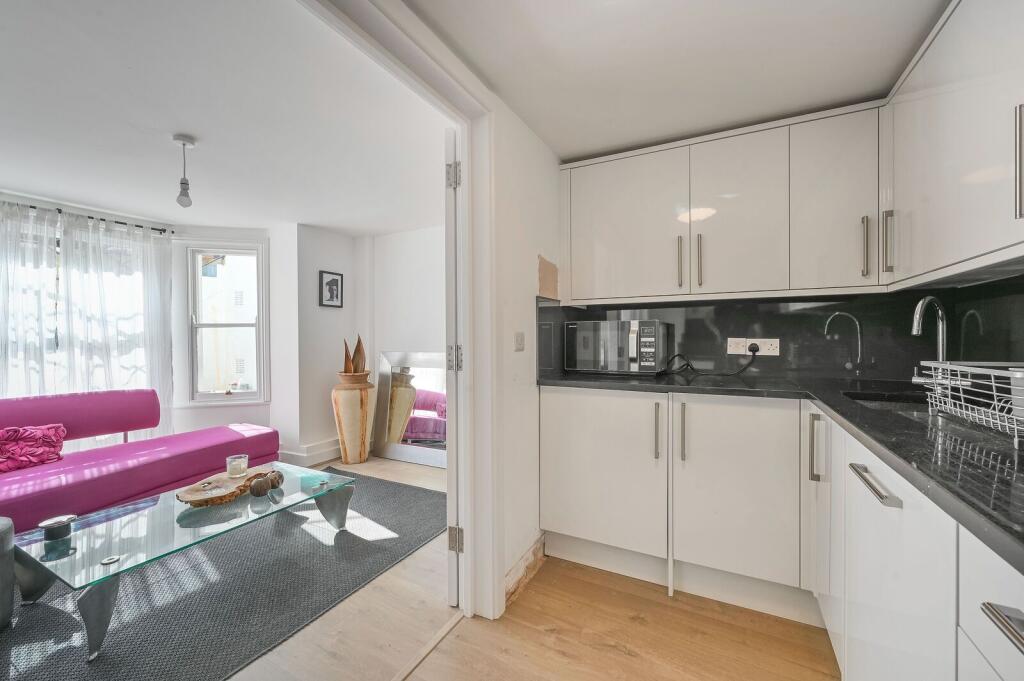 Apartment in London - View 5