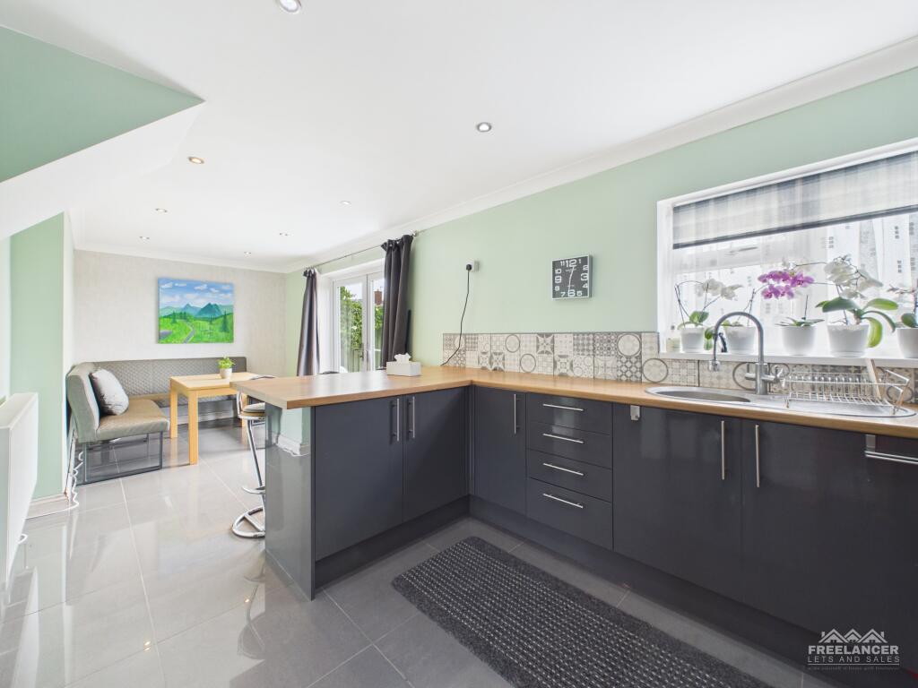 Central Way, Pontnewydd, Cwmbran - View 4