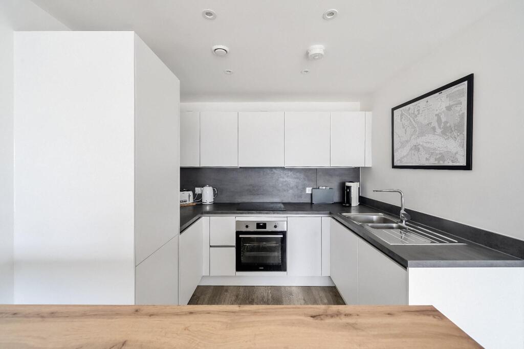 House in Southampton - More
