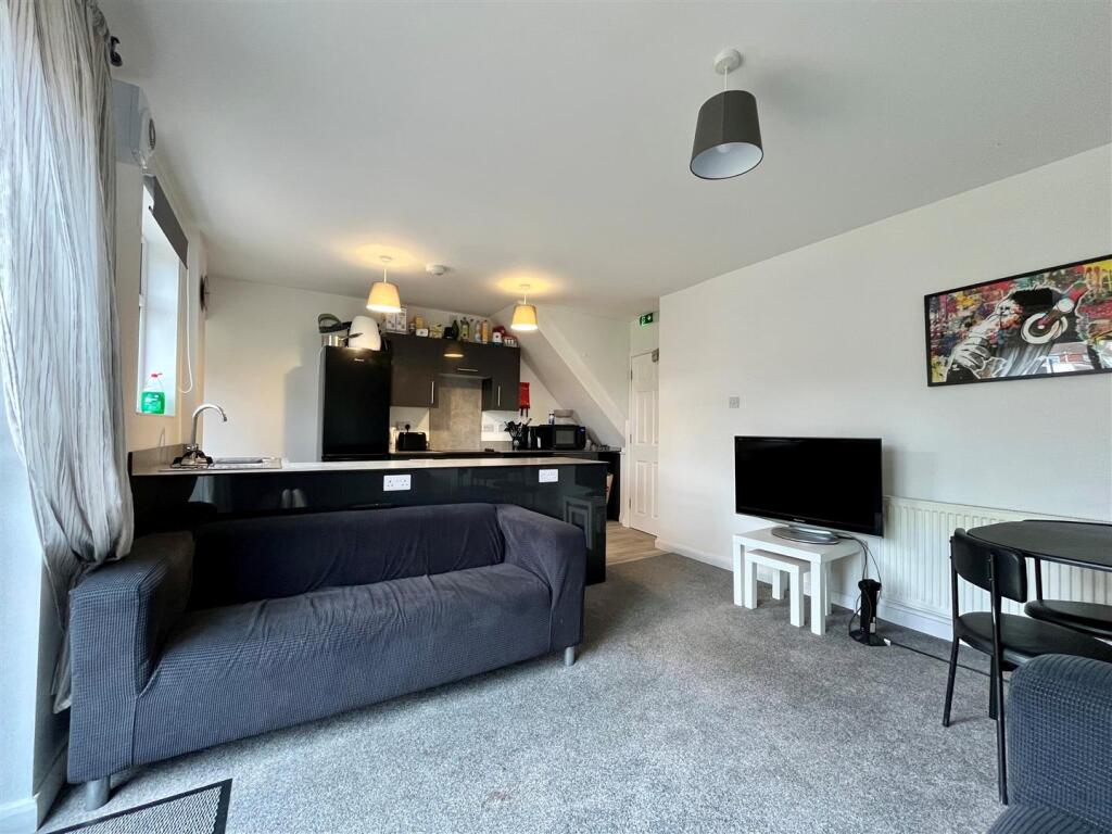 6 bedroom house for rent