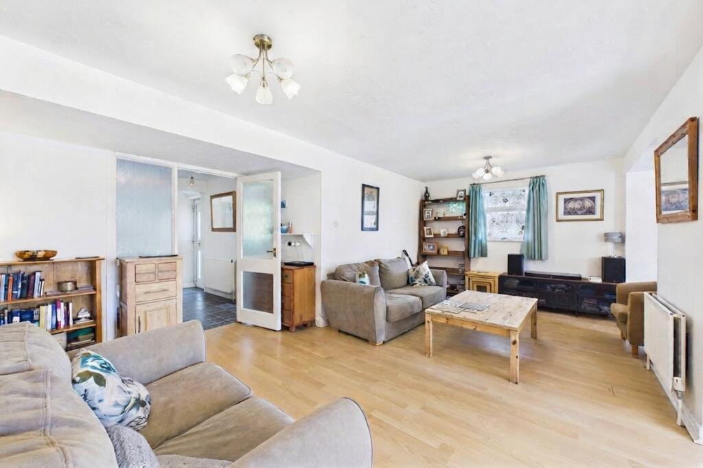 House in Rushmoor, Farnborough Park, Farnborough - View 4