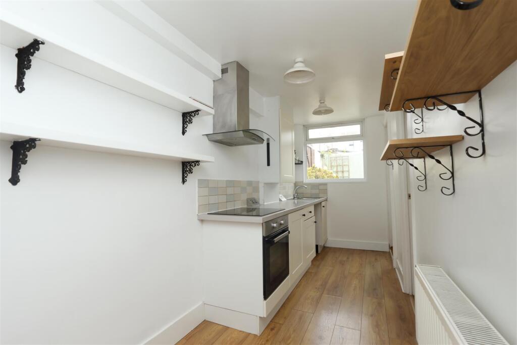 Apartment in Eastbourne, Seaside, Roselands - View 3