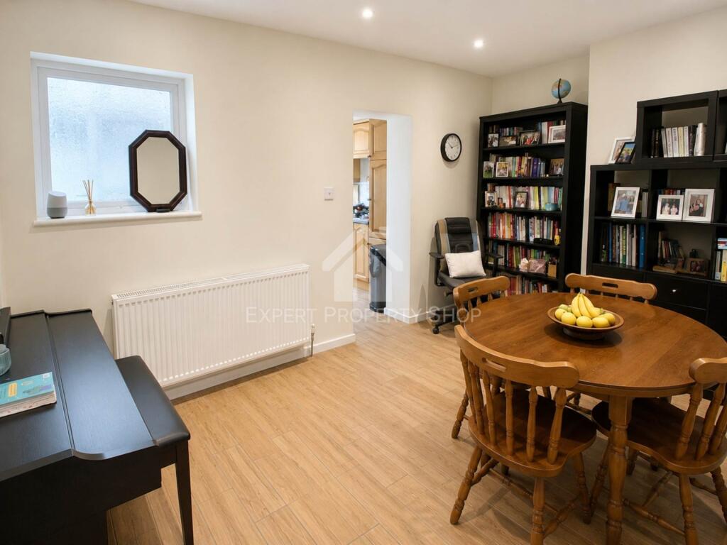 House in Worksop, Gateford - View 4