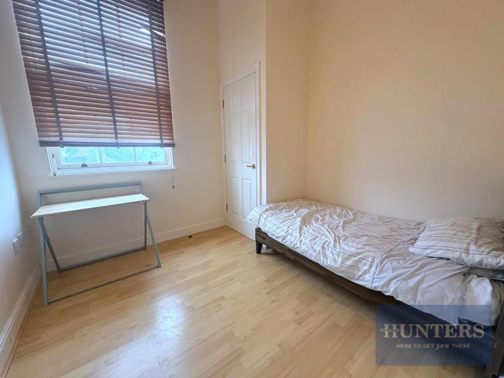 Apartment in Cheltenham, Gloucestershire - View 5
