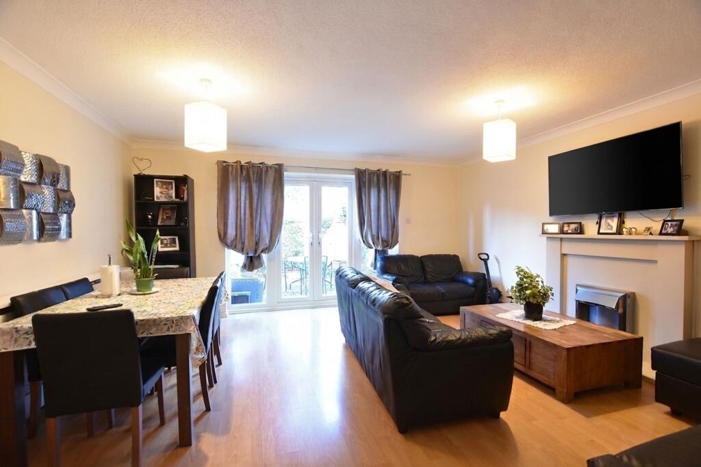 Marneys Close, Epsom, KT18 photo 3