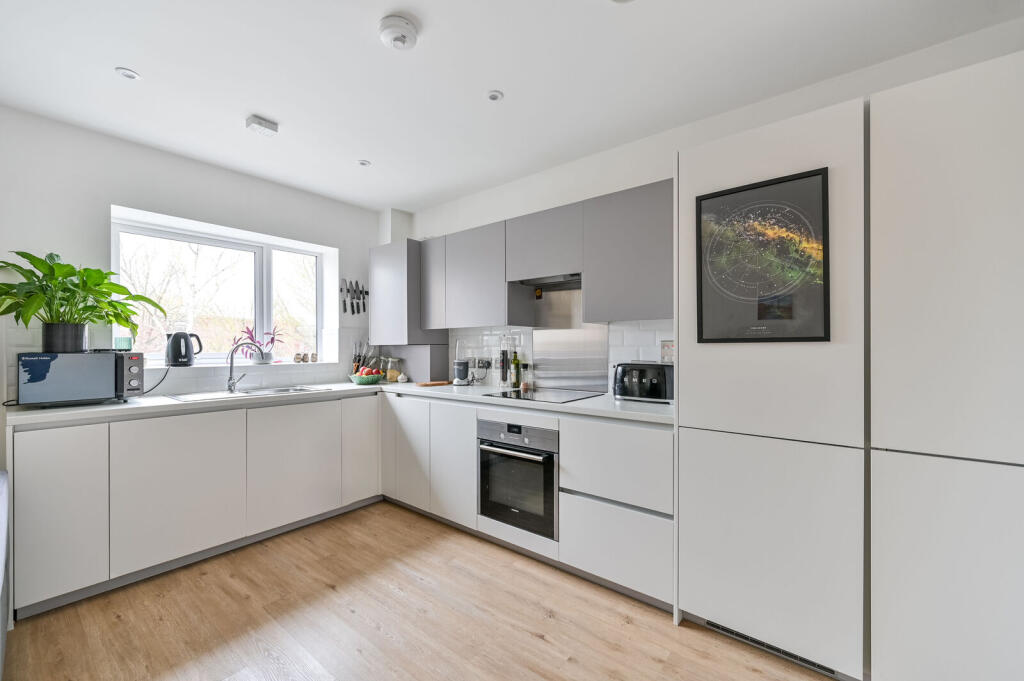 Main image of property: Packham Mews, Hounslow, TW3