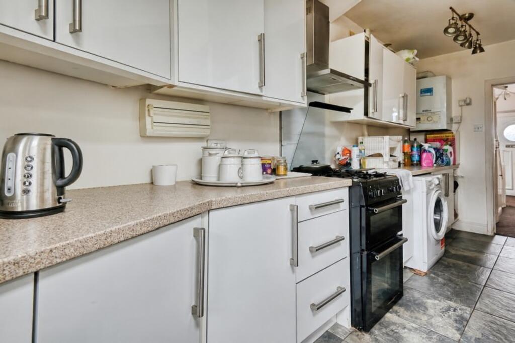 Ermington Crescent, Birmingham photo 5