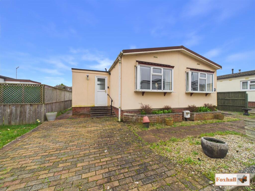2-bed caravan on St. Gotthards Avenue, Ipswich, £165,000