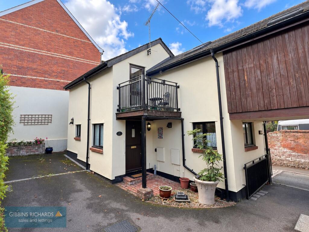 2-bed semi-detached on Courtland Road, Wellington, TA21, £230,000
