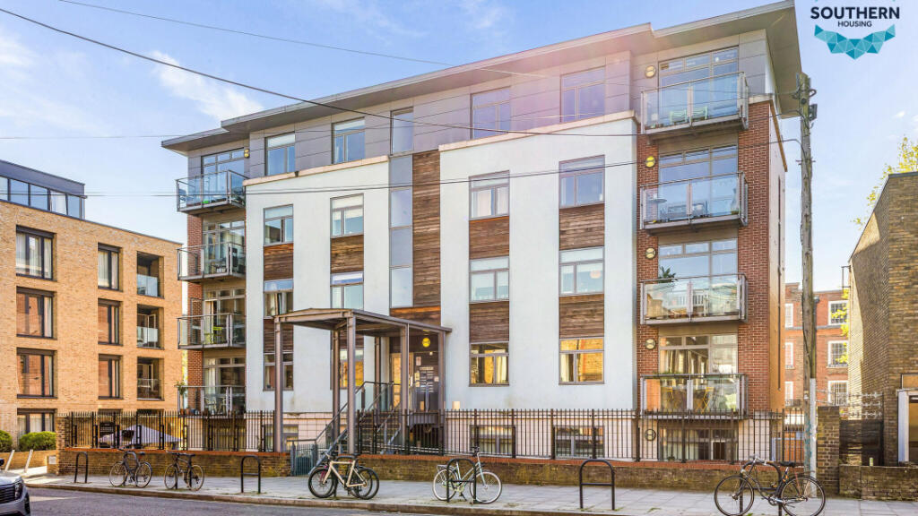 Main image of property: Flat 8 Blunden Court, Farm Lane, Fulham, SW6 1PA