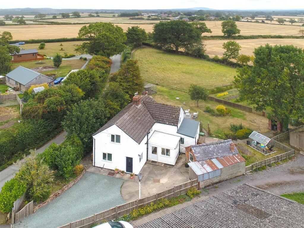 3-bed house on Valeswood, Little Ness, Shrewsbury, £435,000