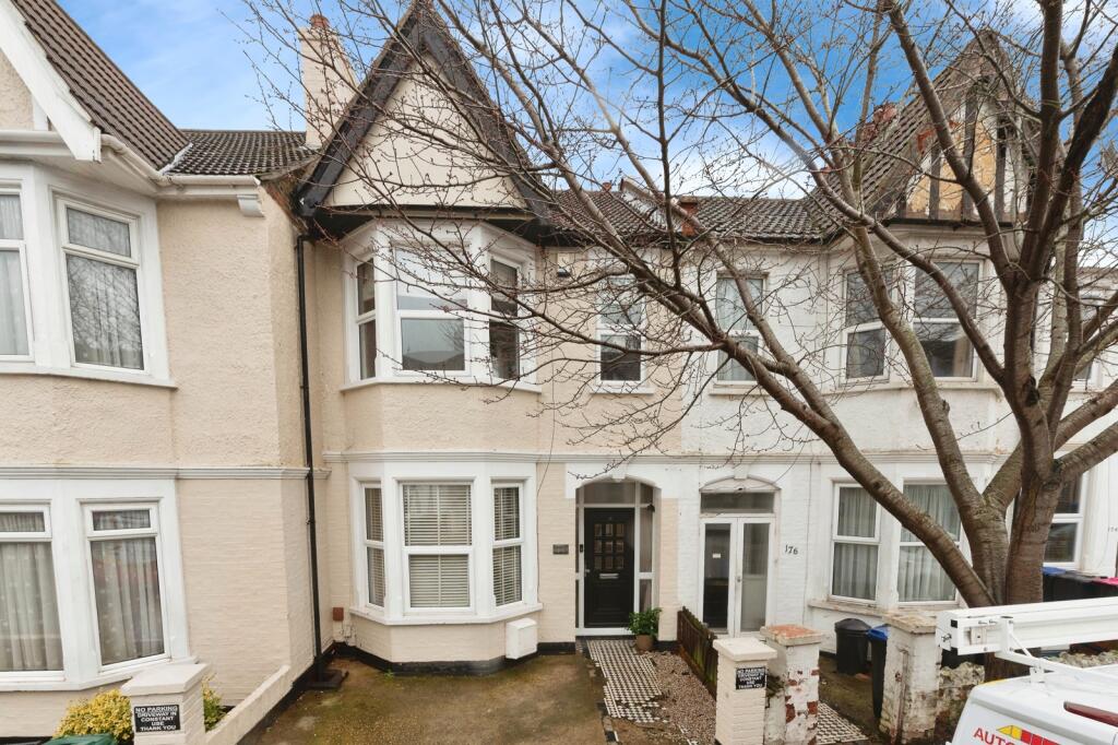 Main image of property: Beedell Avenue, Westcliff-on-Sea, Essex, SS0
