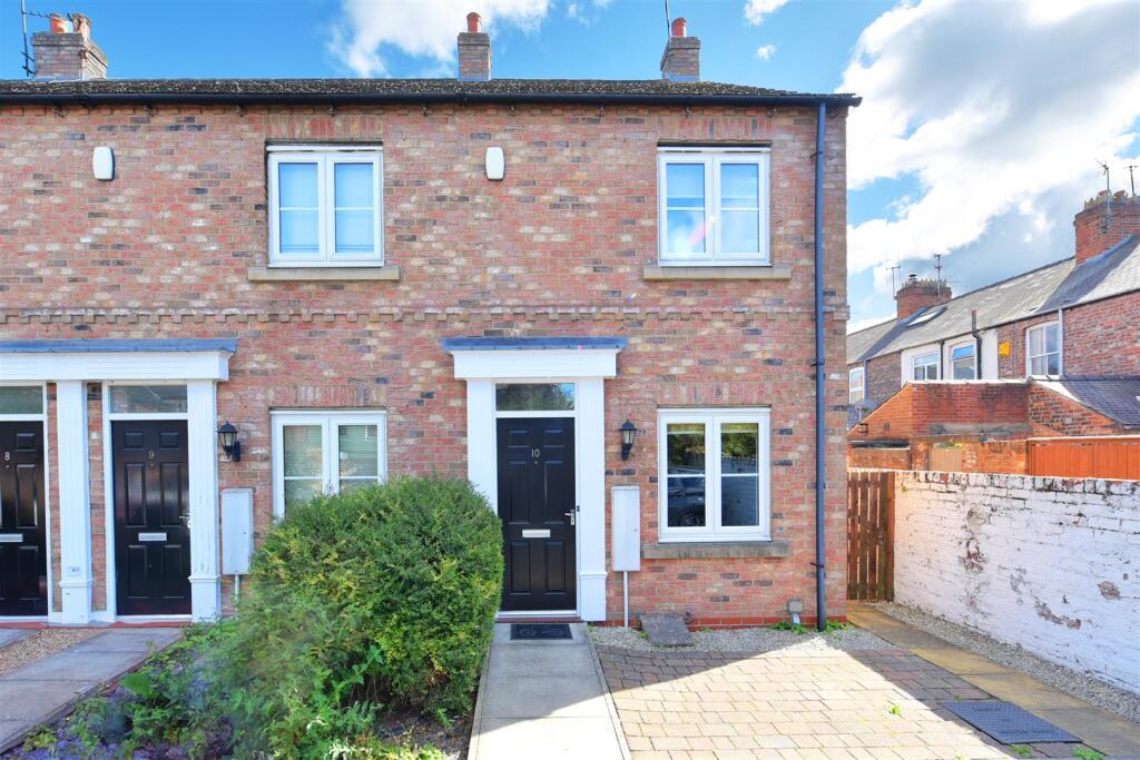 Main image of property: 10 Albert Court, Shipton Street