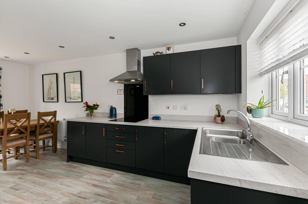 Westfields Drive, Beverley, East Riding of Yorkshire, HU17 8ED photo 4