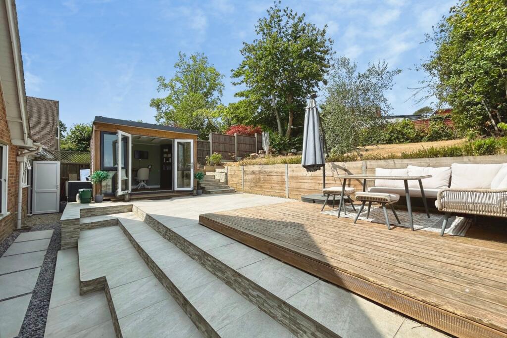 House in Waverley, Heath End, Farnham - View 6