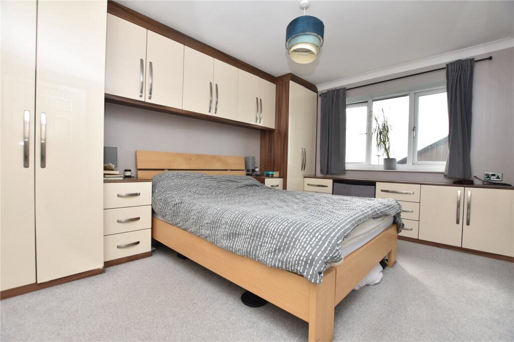 House in Wakefield - View 5