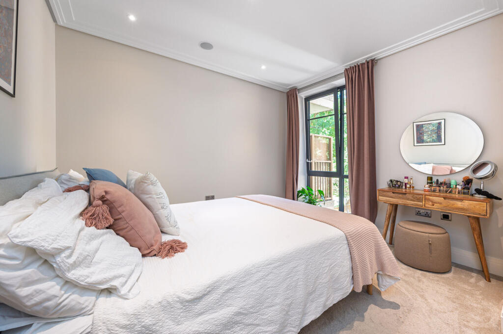Apartment in London - View 5
