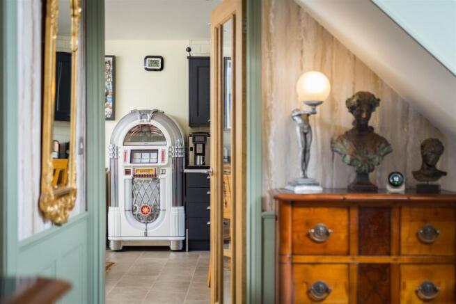 19 Eastgate Close-14.jpg