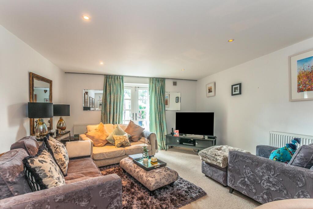 Apartment in Slough - View 4