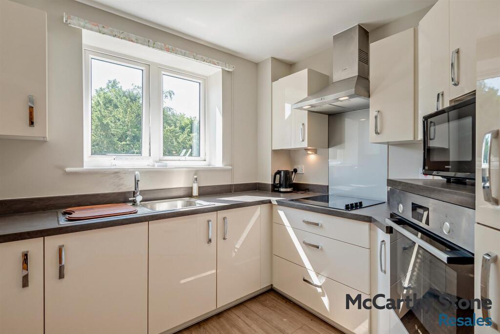 Shackleton Place, Bath Road, Devizes, Wiltshire, SN10 2GZ photo 4