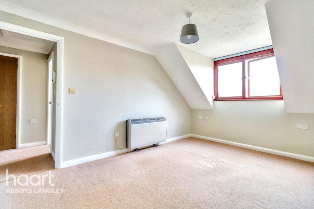 The Crescent, Abbots Langley photo 4