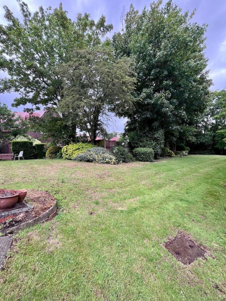 Meadowcroft, Bushey, Hertfordshire, WD23 3BX photo 4