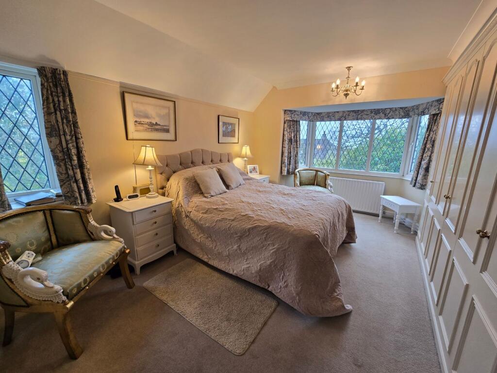House in Bexhill-on-Sea, Cooden - More