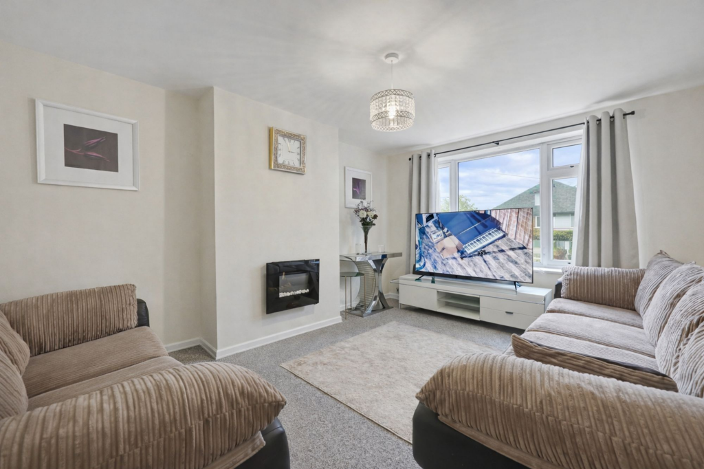 Apartment in Coventry, Stonehouse Estate, Tollbar End - View 2