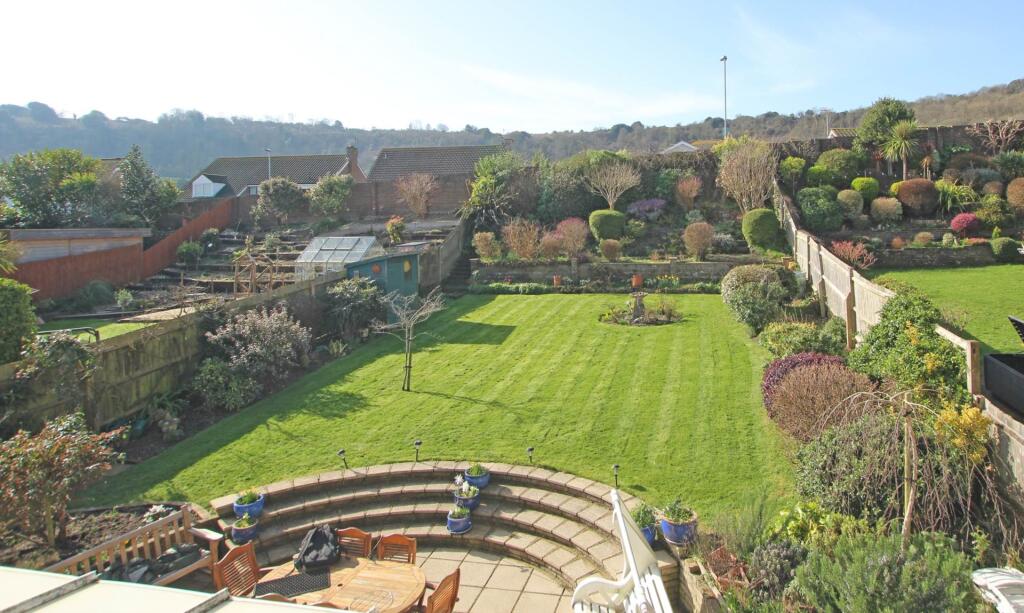 Lindsay Close, Eastbourne, BN20 8DP photo 2