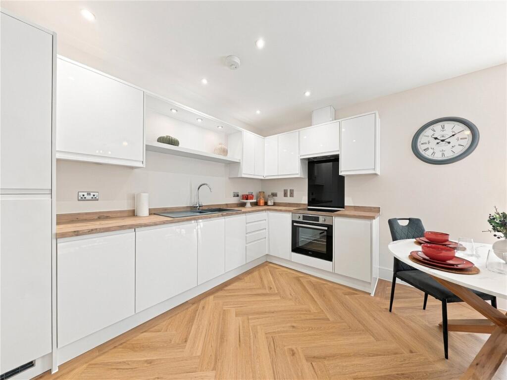 Apartment in Canterbury - View 4
