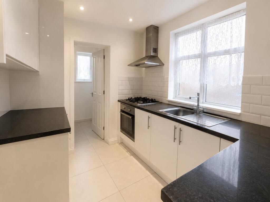 Apartment in Southall - View 4