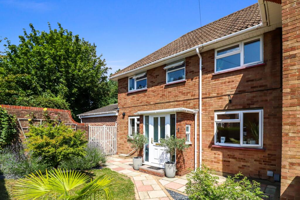 Main image of property: Little Graylings, Abbots Langley, WD5