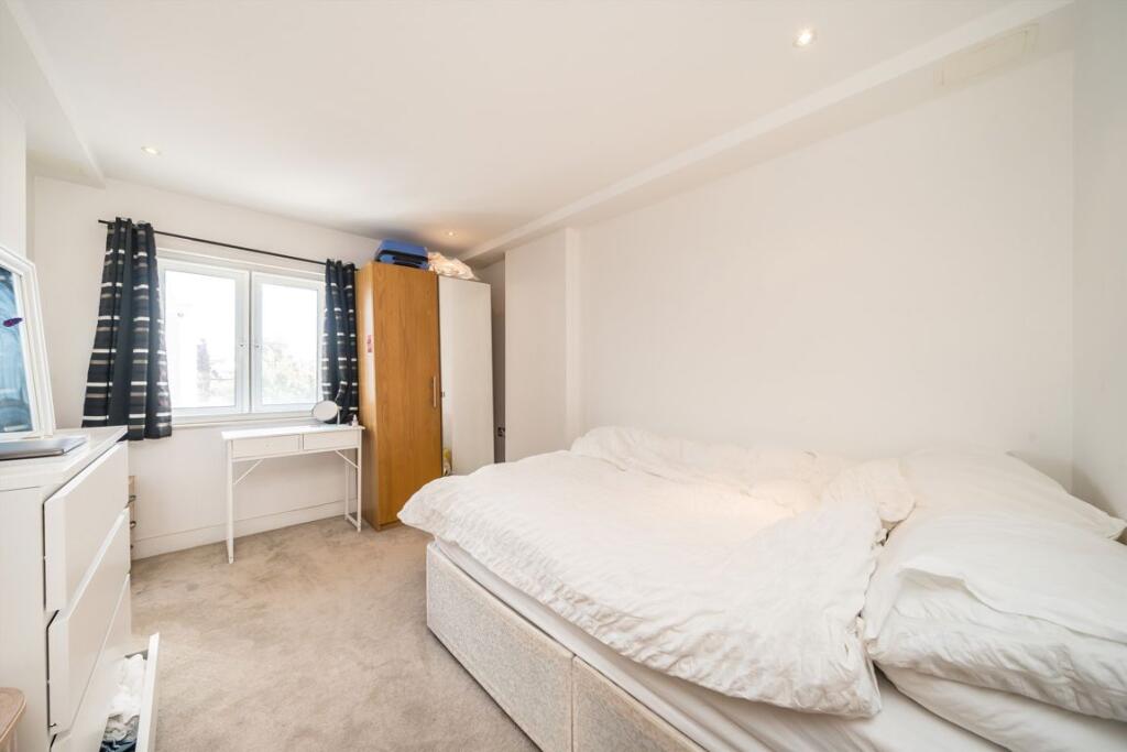 Apartment in London - More