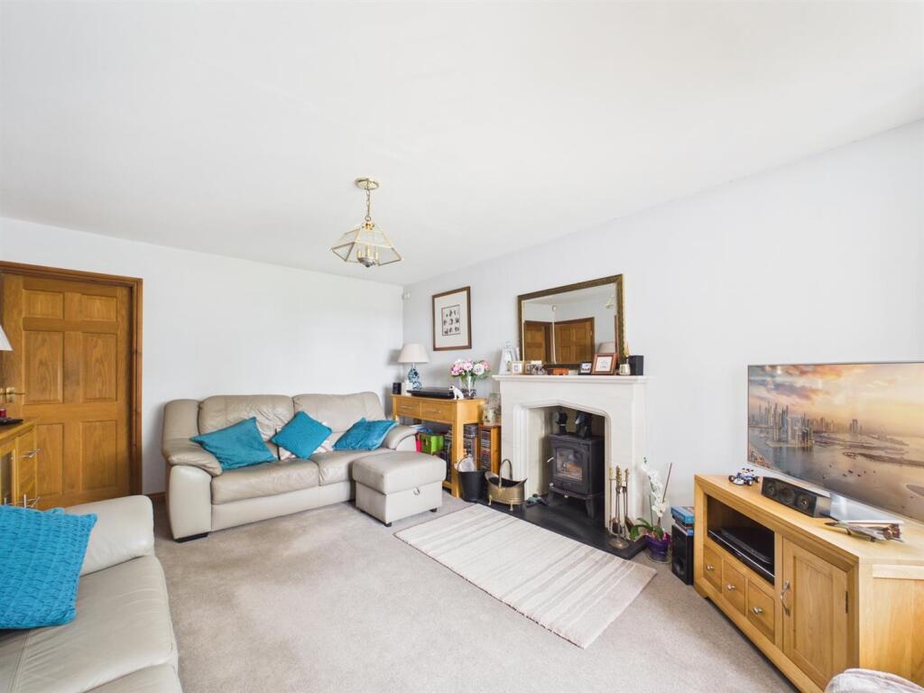 House in Grimsby, North Cotes - More