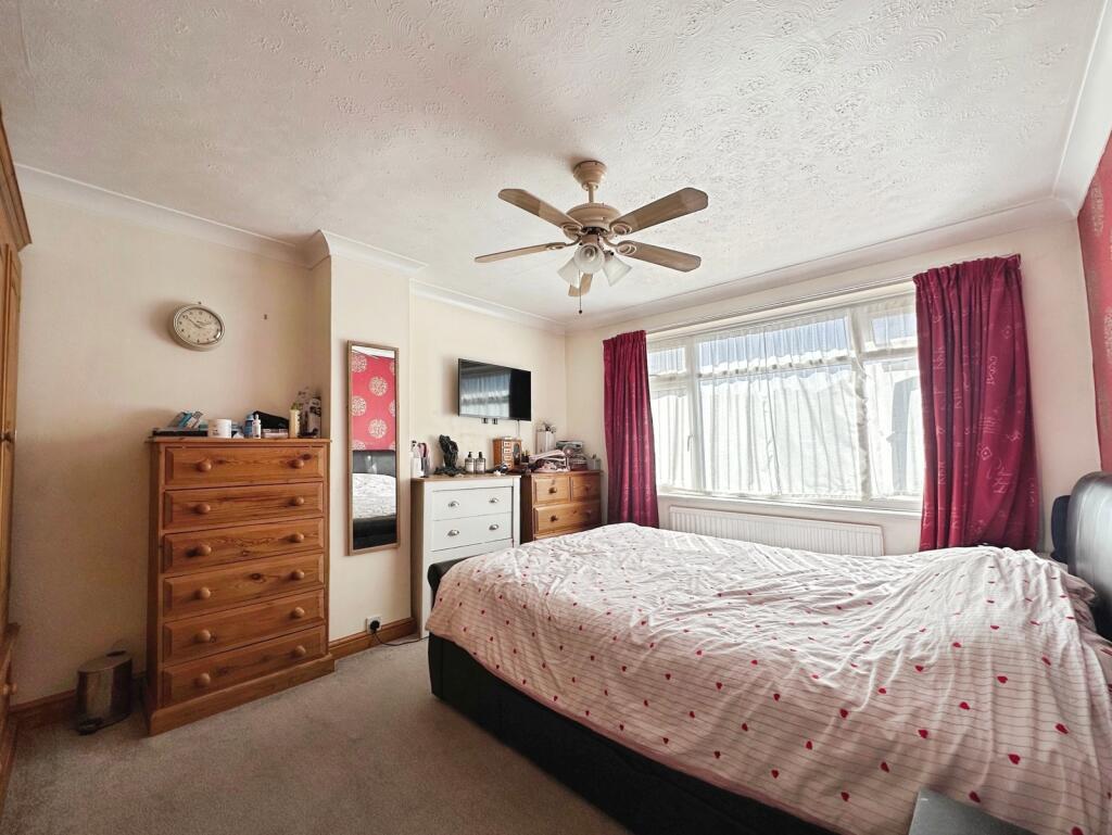 House in Basingstoke and Deane, Basingstoke - More