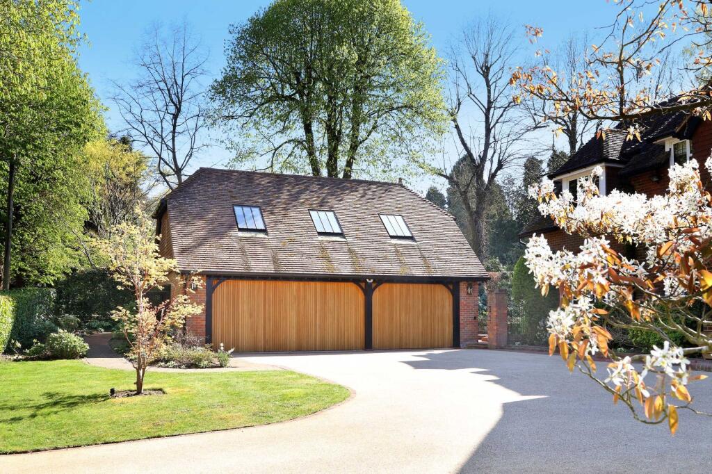 Burtons Way, Chalfont St. Giles, Buckinghamshire, HP8 photo 3