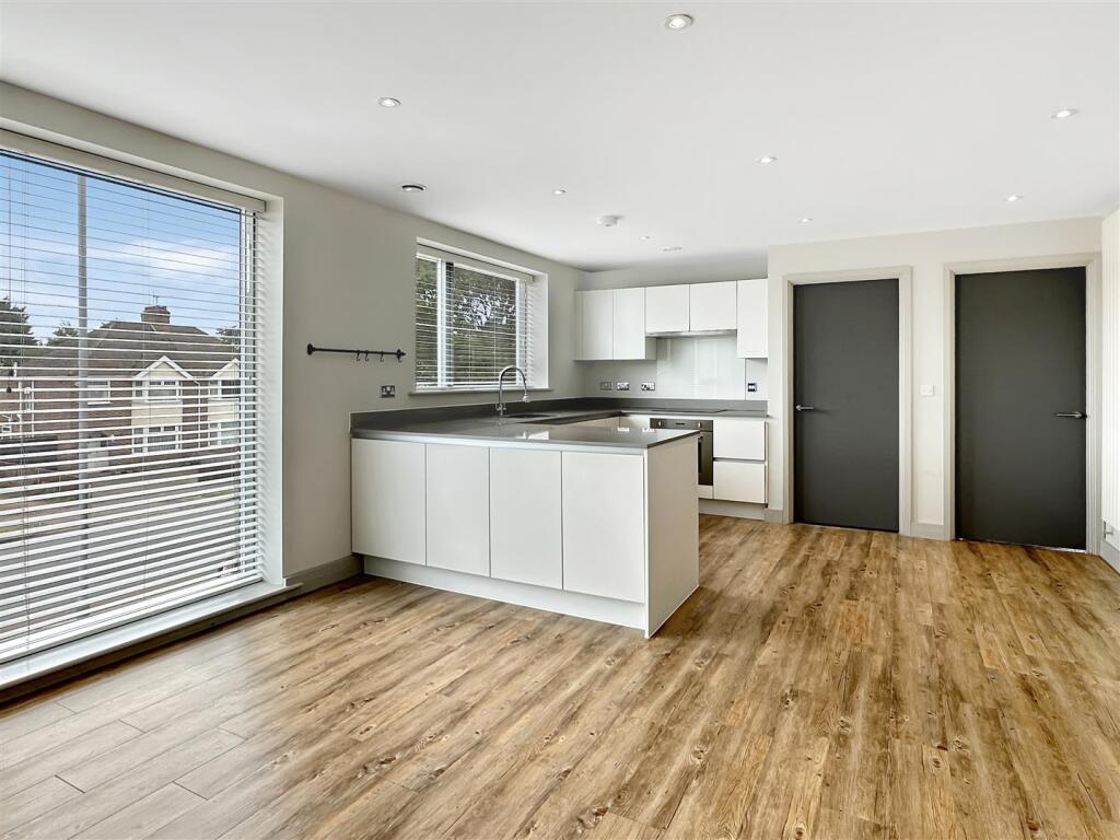 Apartment in Cambridge, Romsey - View 5