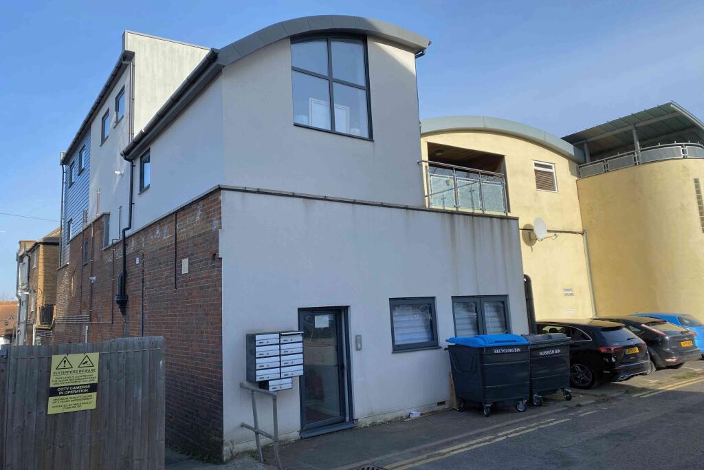 Main image of property: 1 Kings Head Alley, Leatherhead, Surrey, KT22