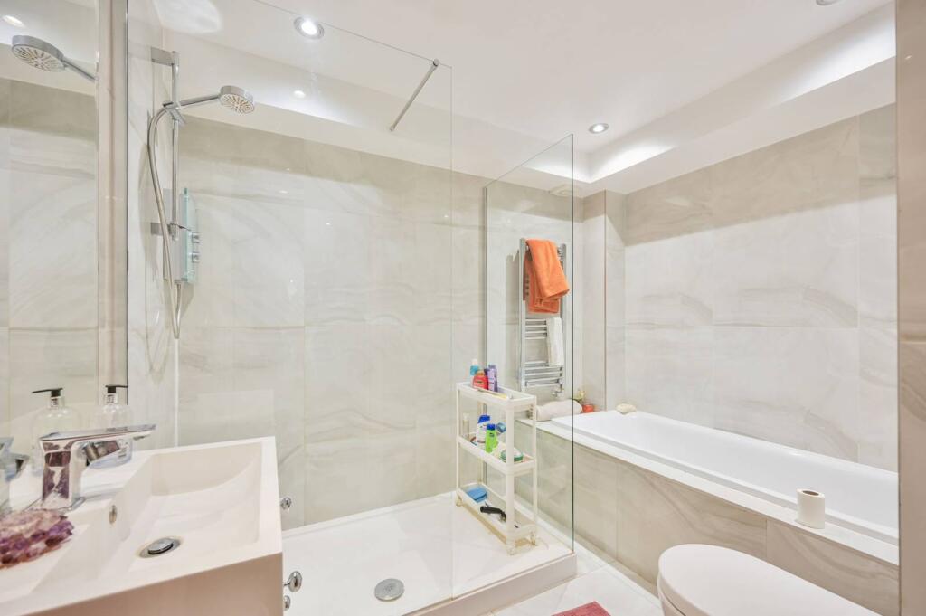 Main image of property: Colney Hatch Lane, N10, Muswell Hill, London, N10